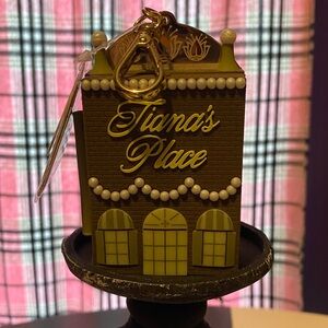 Bath & Body Works Tiana's Place Keychain - Brown and Gold